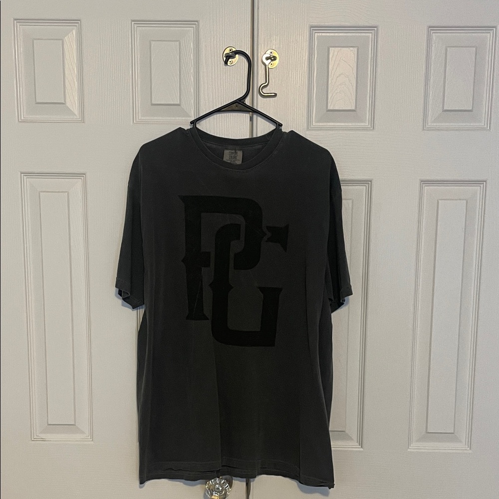 Men's Black Short-Sleeve Graphic Tee